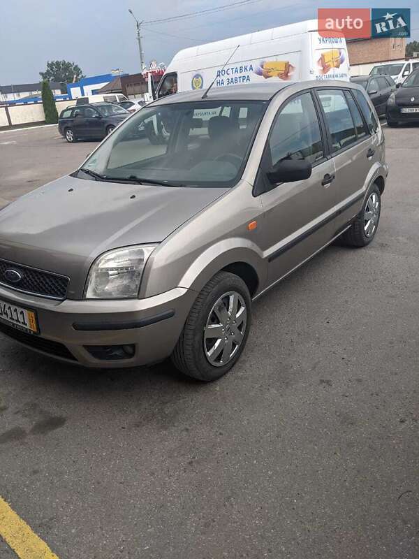 Хэтчбек Ford Fusion 2004 в Ровно