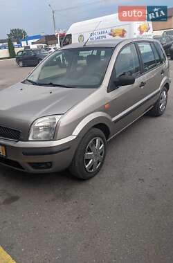 Хэтчбек Ford Fusion 2004 в 