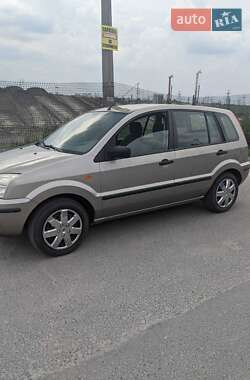 Хэтчбек Ford Fusion 2004 в 