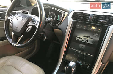 Седан Ford Fusion 2013 в 