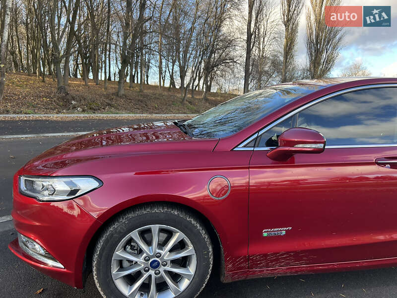 Седан Ford Fusion 2016 в Бурштині