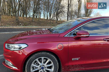 Седан Ford Fusion 2016 в 