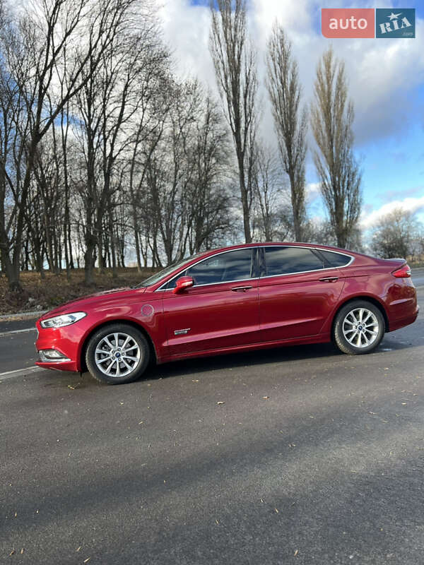 Седан Ford Fusion 2016 в Бурштині
