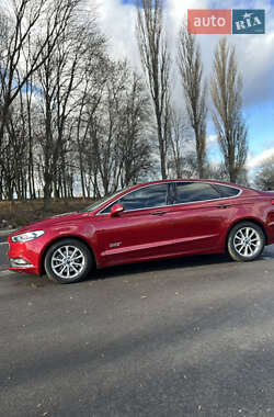 Седан Ford Fusion 2016 в 
