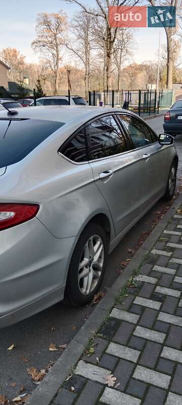Седан Ford Fusion 2014 в 