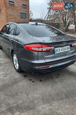Седан Ford Fusion 2019 в 