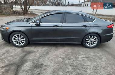 Седан Ford Fusion 2019 в 