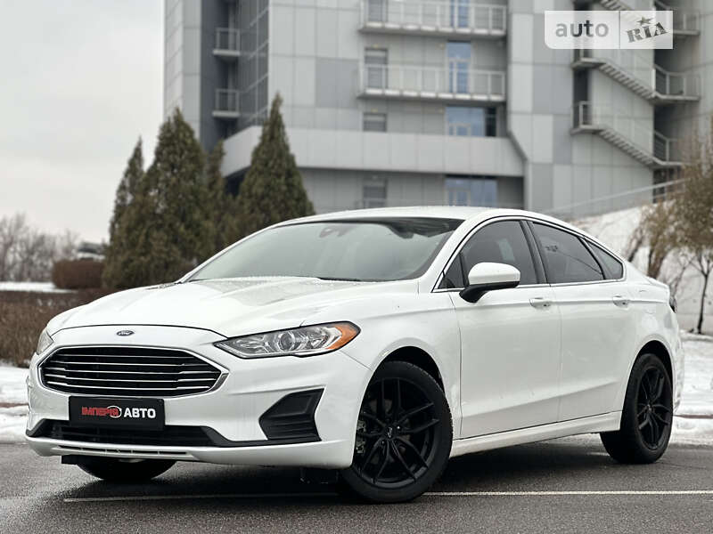 Седан Ford Fusion 2019 в 