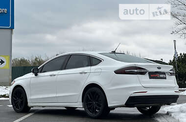 Седан Ford Fusion 2019 в 