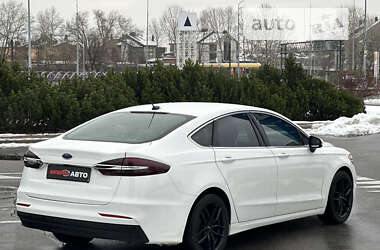 Седан Ford Fusion 2019 в 