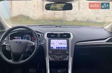 Седан Ford Fusion 2020 в 