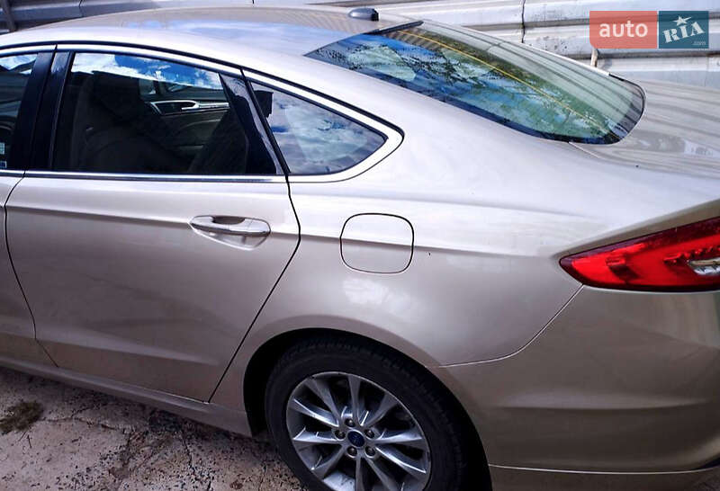 Седан Ford Fusion 2017 в Золочеві