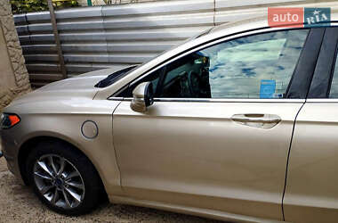 Седан Ford Fusion 2017 в 