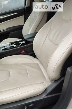 Седан Ford Fusion 2015 в 
