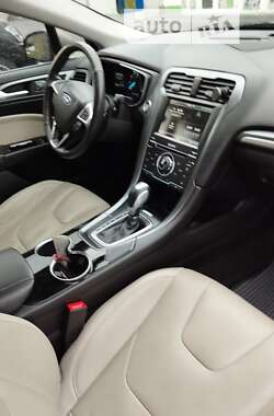 Седан Ford Fusion 2015 в 