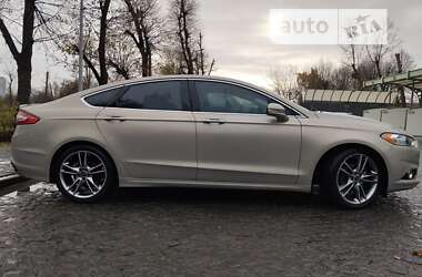 Седан Ford Fusion 2015 в 
