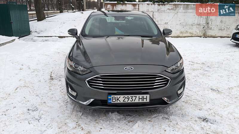 Седан Ford Fusion 2018 в Ровно