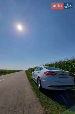 Седан Ford Fusion 2016 в 