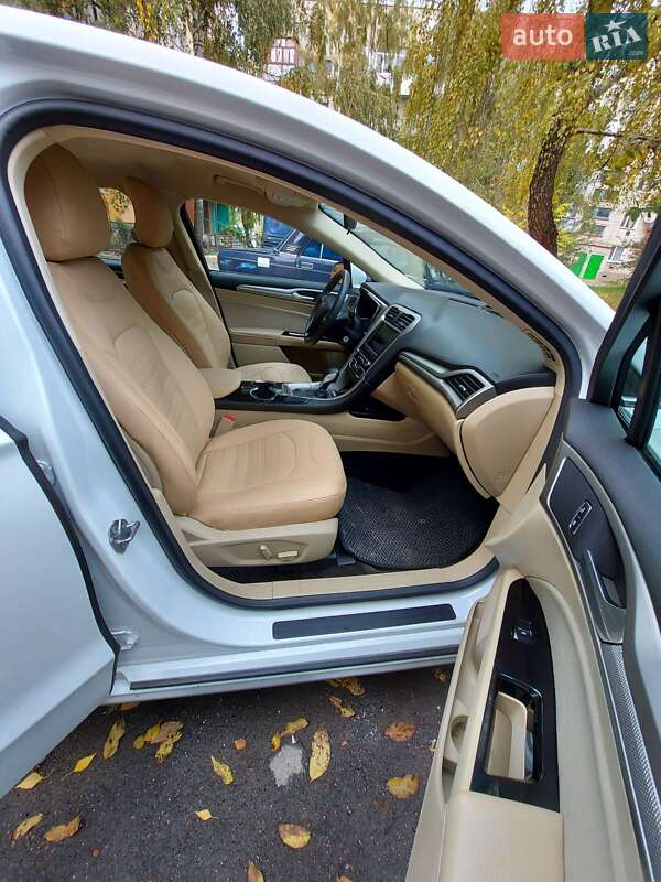 Седан Ford Fusion 2016 в Тальном фото 9 Седан Ford Fusion 2016 в Тальном