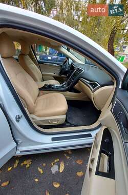 Седан Ford Fusion 2016 в 