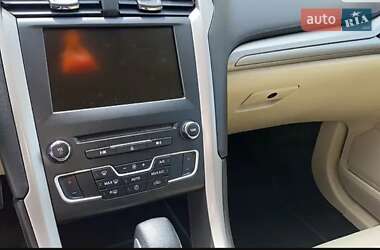 Седан Ford Fusion 2016 в 