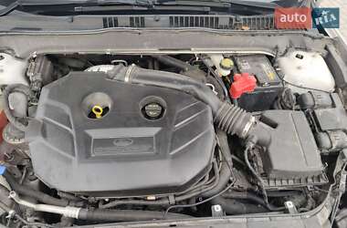 Седан Ford Fusion 2015 в 