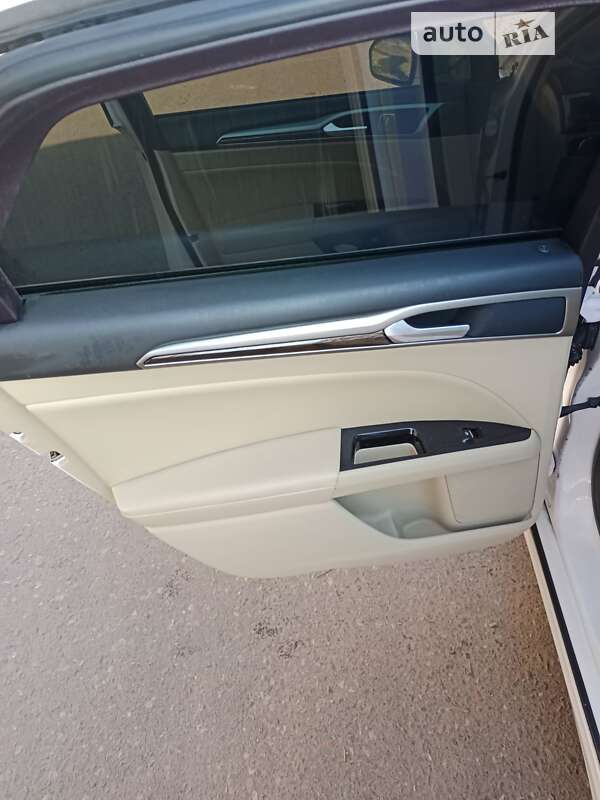 Седан Ford Fusion 2015 в Одесі