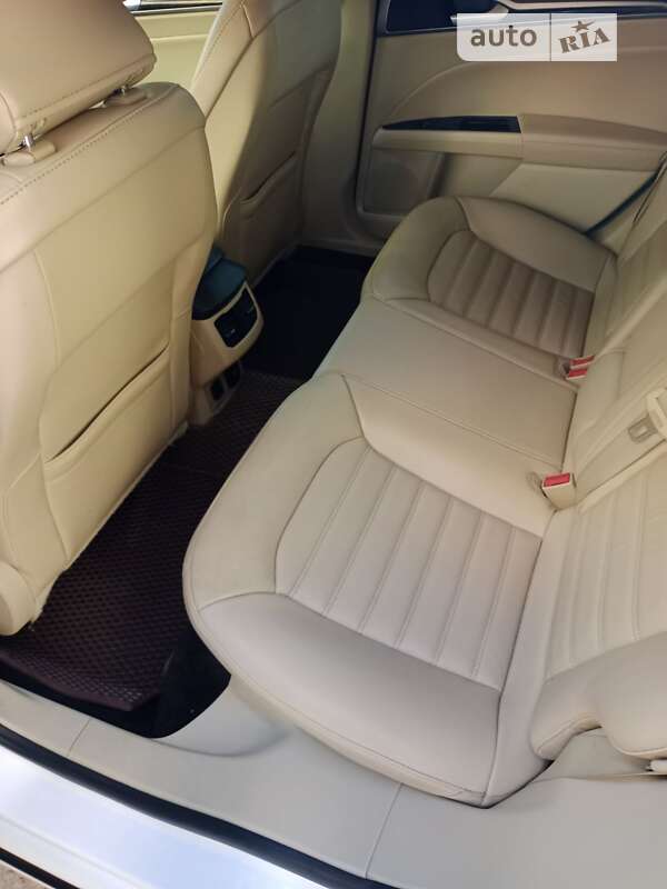 Седан Ford Fusion 2015 в Одесі