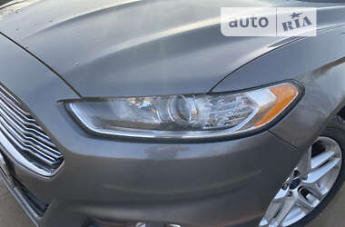 Седан Ford Fusion 2013 в 