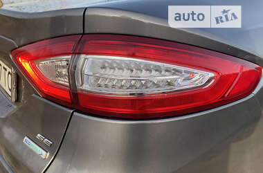Седан Ford Fusion 2013 в 