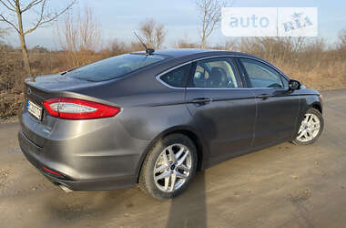 Седан Ford Fusion 2013 в 