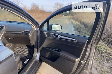 Седан Ford Fusion 2013 в 