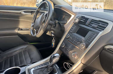 Седан Ford Fusion 2013 в 