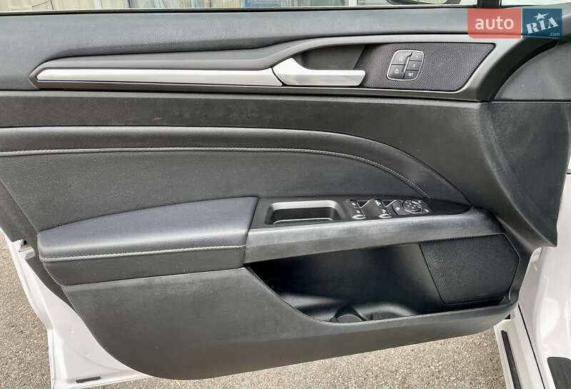 Седан Ford Fusion 2016 в Одесі