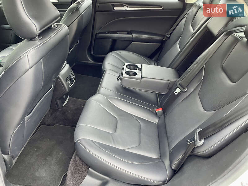 Седан Ford Fusion 2016 в Одесі