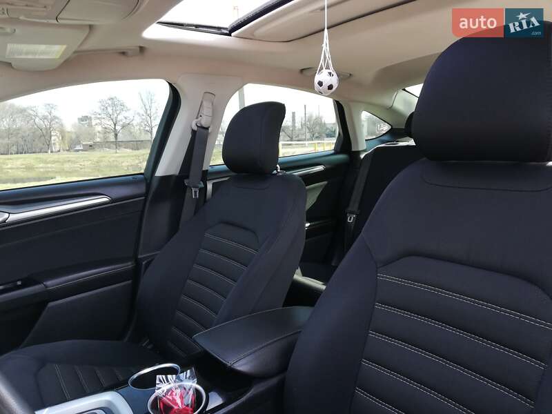 Седан Ford Fusion 2013 в Олександрії