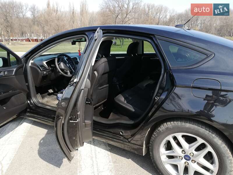 Седан Ford Fusion 2013 в Олександрії