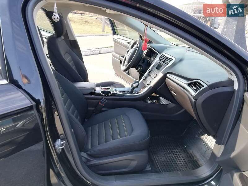 Седан Ford Fusion 2013 в Олександрії