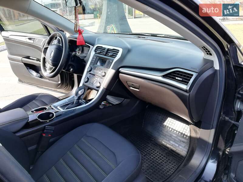 Седан Ford Fusion 2013 в Олександрії