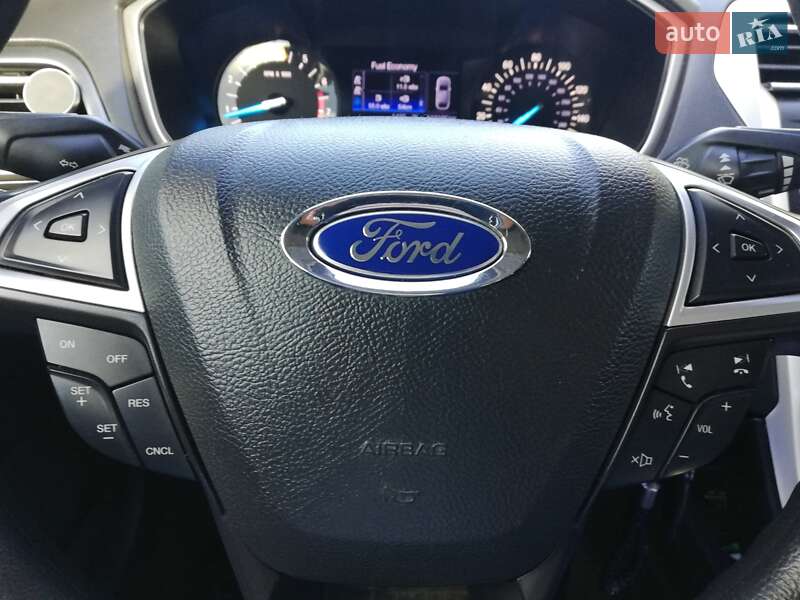 Седан Ford Fusion 2013 в Олександрії
