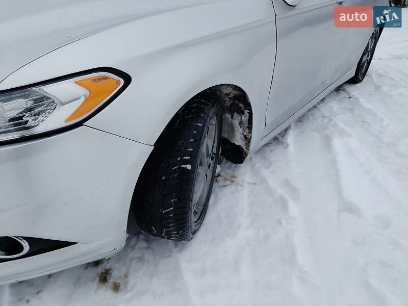 Седан Ford Fusion 2014 в Благовіщенську