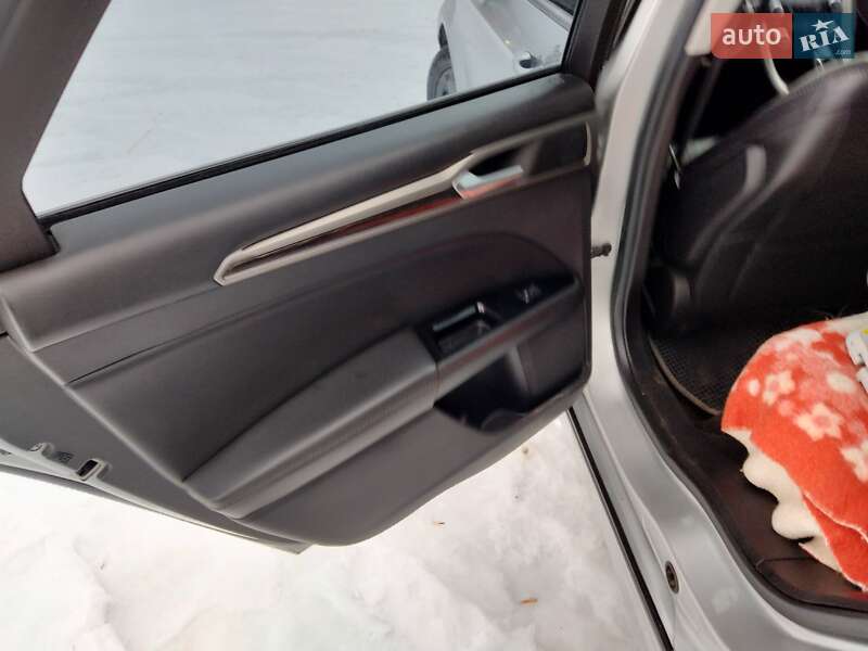 Седан Ford Fusion 2014 в Благовіщенську