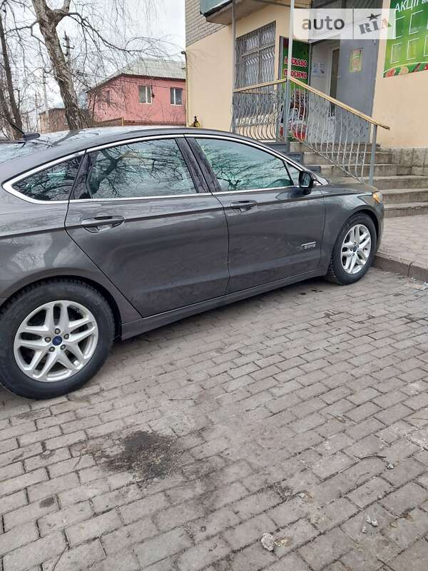 Седан Ford Fusion 2015 в Павлограде