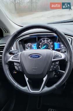 Седан Ford Fusion 2013 в 