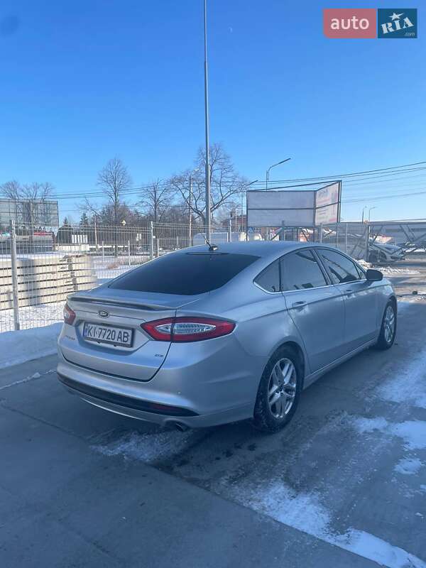 Седан Ford Fusion 2016 в Каневе