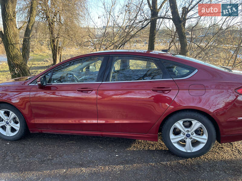 Седан Ford Fusion 2013 в Рівному