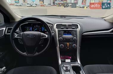 Седан Ford Fusion 2016 в 