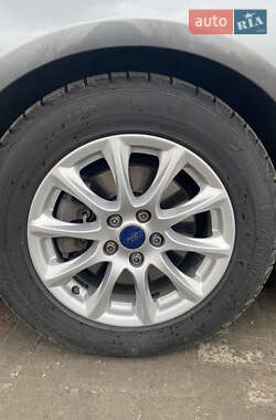 Седан Ford Fusion 2014 в 
