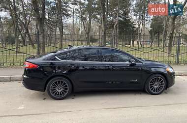 Седан Ford Fusion 2019 в Одесі