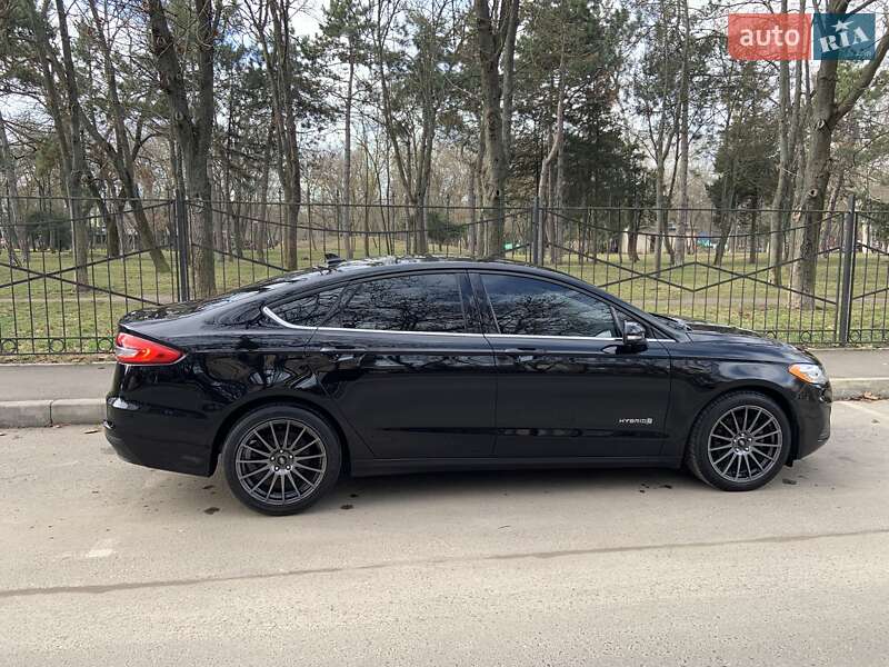 Седан Ford Fusion 2019 в Одесі